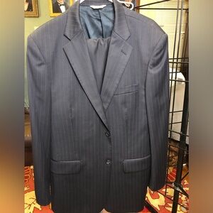 Joseph and Feiss international Classic Navy Pinstripe Men's 2 piece suit 42R 36W